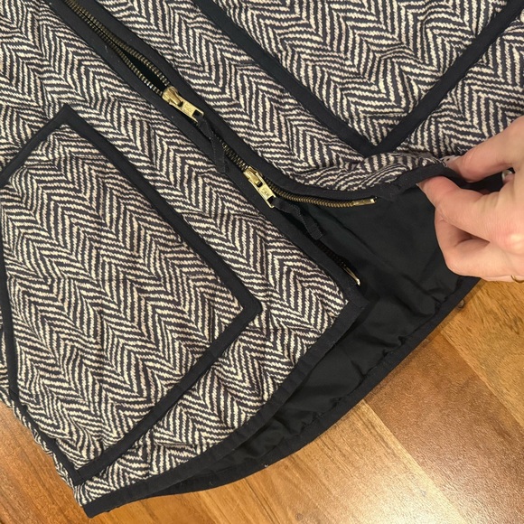 J. Crew Factory Quilted Puffer Vest Black and White Herringbone Gold Zip Size M - Picture 3 of 9
